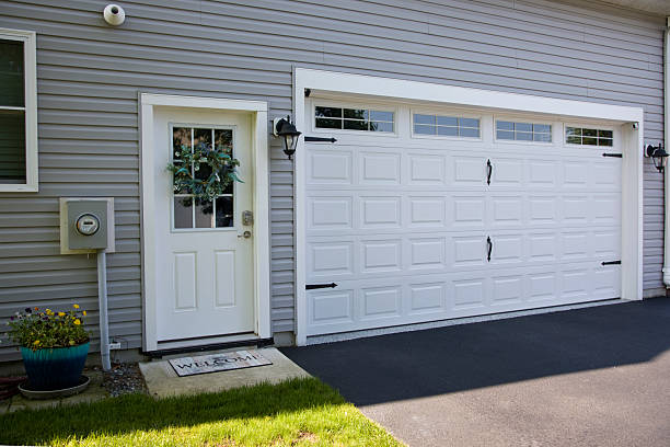 24/7 Emergency Garage Door Panel Replacement experts in Slinger, WI